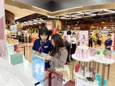 最快24小時(shí)送到家！粵東首個(gè)“跨境電商+保稅展示”項(xiàng)目落地汕頭，引領(lǐng)化妝品零售新體驗(yàn)
