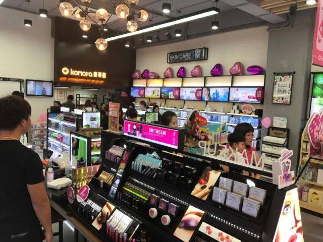 開(kāi)業(yè)不滿(mǎn)三月顧客盈門(mén) 解碼化妝品零售的O2O變革之道